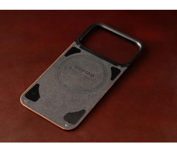 Nomad Magnetic Leather Back iPhone 18 Pro / 17 Pro MagSafe (olde d - 1586591 - zdjęcie 7